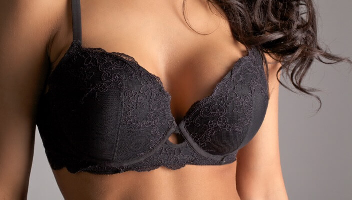  Comparison of silicone and saline breast implants.)