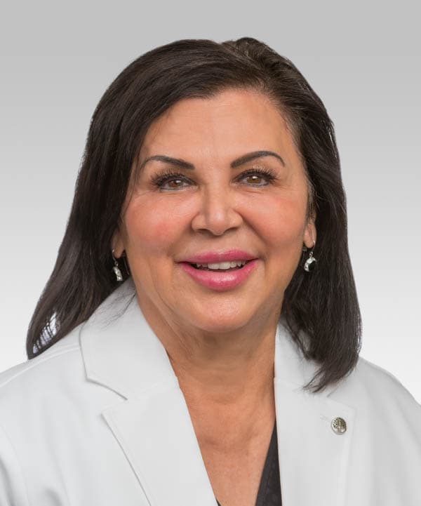Sandra Hernandez Headshot