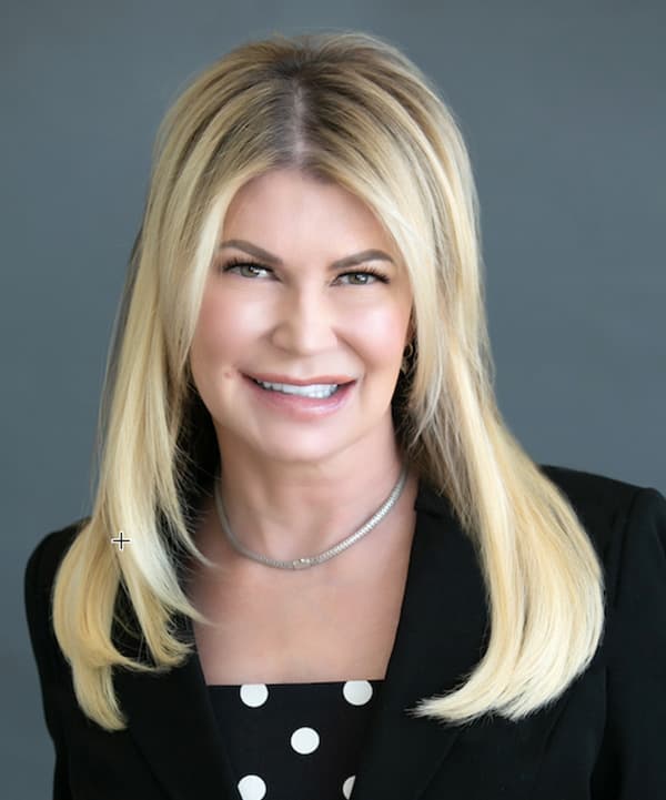 Kristen Peterson Headshot