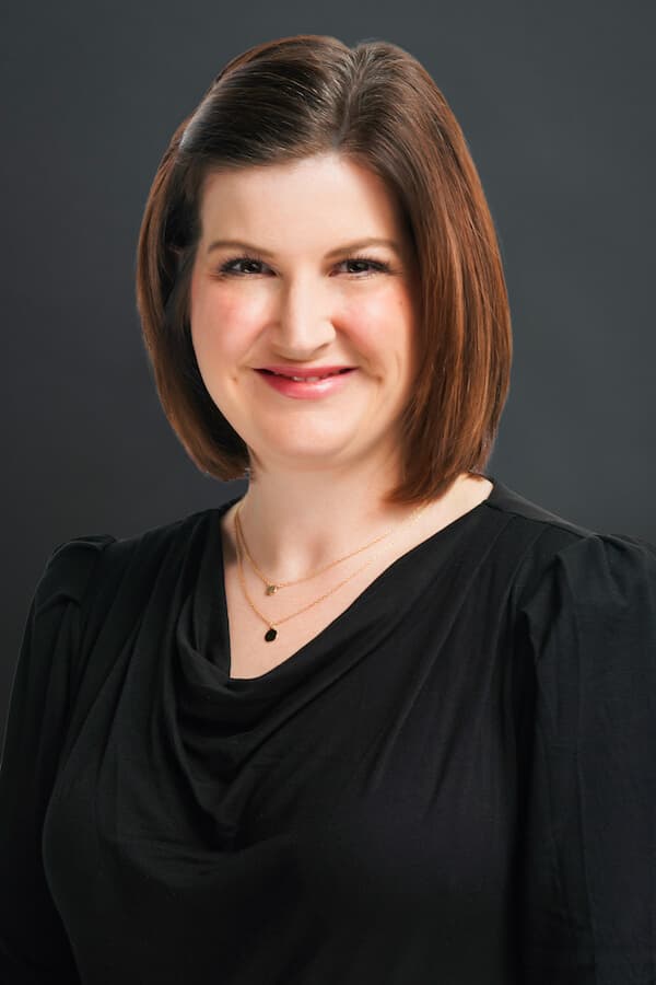 Elizabeth Hallstrom Headshot