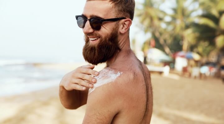 man applying sunscreen