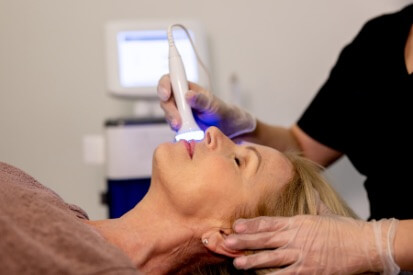 blue-light-therapy-on-woman-face