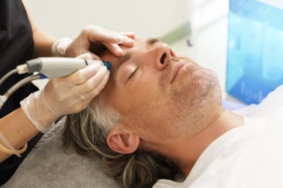 man-getting-hydrafacial