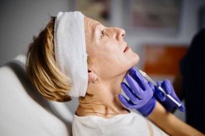 woman-getting-KYBELLA-under-chin