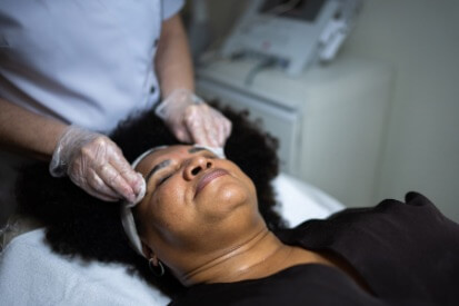 woman-getting-chemical-peel